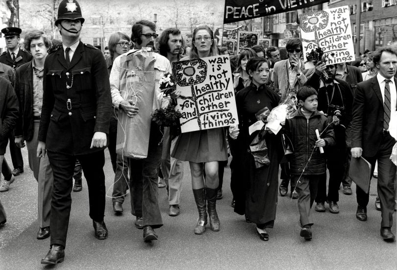 哈比希特的黑白照片，展現了倫敦上世紀60年代的精神面貌