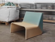 这把现代3D打印的椅子是由废料制成的