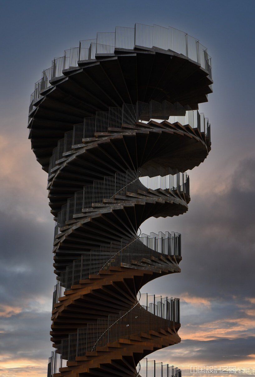 丹麦big公司建造的螺旋形瞭望塔照片曝光