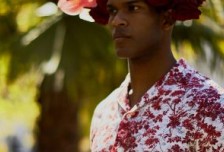 奥莱巴·布朗的独特花卉男装系列可能会让你印象深刻相关图片