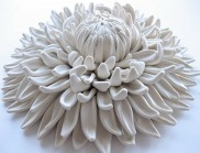 加州藝術家Angela Schwer 爆炸性的陶瓷花雕塑