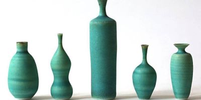 Jon Almeda 制作的微型手工陶瓷器皿