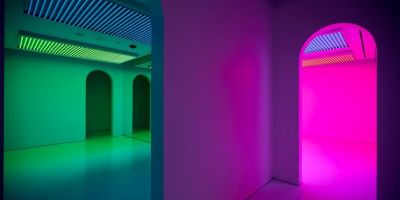 色彩與光：Liz West 的新藝術裝置