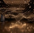 拉斐尔最新艺术展：悬挂的灯泡能随着参观者