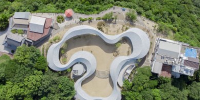 工作室SUO设计了日本国家公园的蜿蜒走道