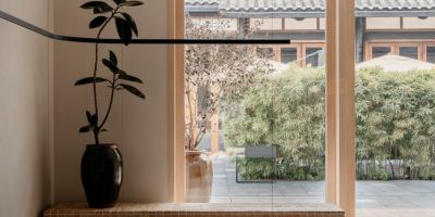 空間過(guò)渡的儀式感與內(nèi)外對(duì)話