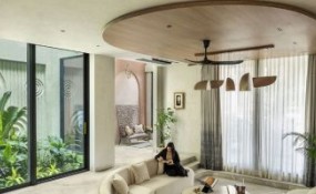 Maurpankhi Bungalow 是一座以大自然為中心的古爾岡住宅