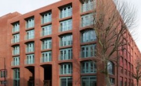 倫敦藝術大學魚島綜合用途建筑 / Henley Halebrown