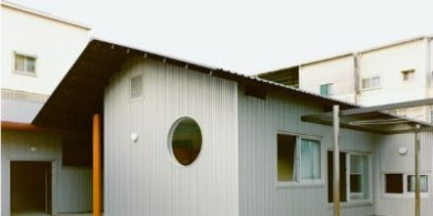 雙屋頂房屋 / Studio Tngtetshiu
