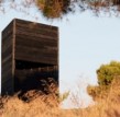 城市的‘黑色灯塔’ / Kieran Donnellan + MEDS (Meetings of Design Students)