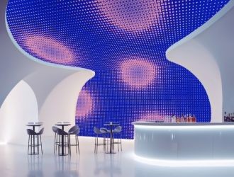 從平坦到遠(yuǎn)方：Karim Rashid 的壁紙膠囊為日常墻壁注入活力