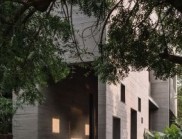 穿孔入口處的自然親昵與光影律動(dòng)