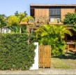 coHouse 弗洛里亚诺波利斯岛住宅设计：低扰景观与松木主导的轻量化建造