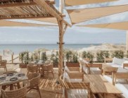 融現代與地中海：Dune Beach Marbella 海灘俱樂部的設計新表達