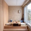 极简巴黎工作室公寓重新设计成舒适、实用的茧居空间