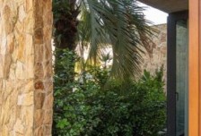 角落地段的建筑回應(yīng)設(shè)計：巴斯克住宅橫向動線與立面的協(xié)同策略相關(guān)圖片