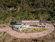 連接自然與文化：臺灣公館客家文學園游客中心的在地化設計
