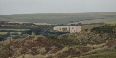 石材外墙与温馨内饰：英国 Bay House 低能耗住宅的设计亮点呈现