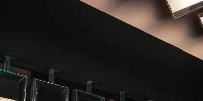 Nikos Koulis 雅典旗艦店設(shè)計(jì)：從標(biāo)志性幾何珠寶中汲取敘事靈感