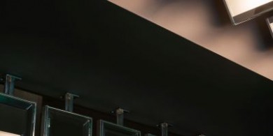 Nikos Koulis 雅典旗艦店設(shè)計(jì)：從標(biāo)志性幾何珠寶中汲取敘事靈感