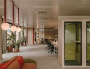 22@創(chuàng)新區(qū)空間設(shè)計：中性色調(diào)配大膽強(qiáng)調(diào)色，平衡混凝土結(jié)構(gòu)