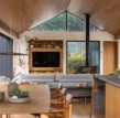 Casa Tikira 住宅设计：曼蒂凯拉山坡上的沉思避难所，对话自然景观