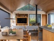 Casa Tikira 住宅設(shè)計(jì)：曼蒂凱拉山坡上的沉思避難所，對(duì)話(huà)自然景
