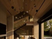 住宅與泳池屋由景觀連接