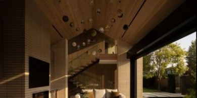 住宅與泳池屋由景觀連接